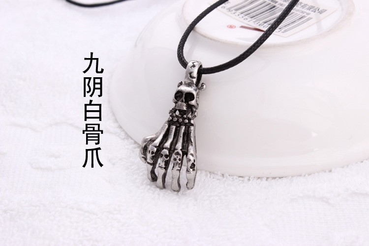 Skullhand Necklace